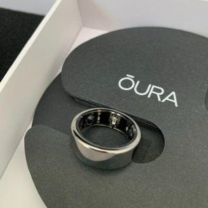 New In Box-Silver Oura Ring Gen 3 Size 9